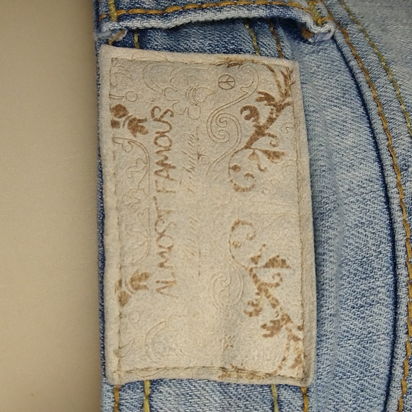 Almost Famous Junior shorts size 9 - Picture 2 of 7